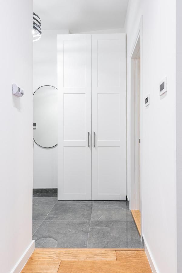 Vertigo One Bedroom Apartment-Free Private Parking Novi Sad Eksteriør billede