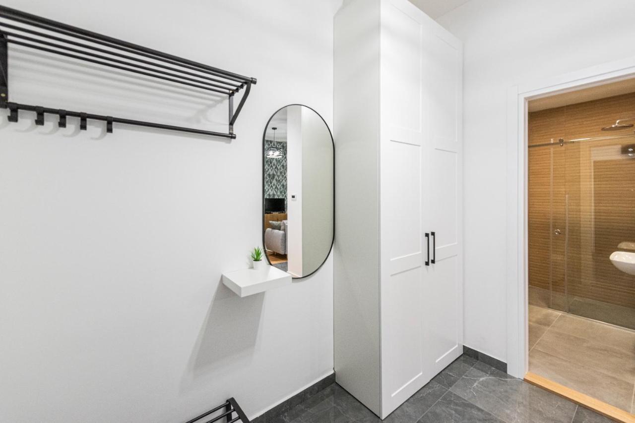 Vertigo One Bedroom Apartment-Free Private Parking Novi Sad Eksteriør billede