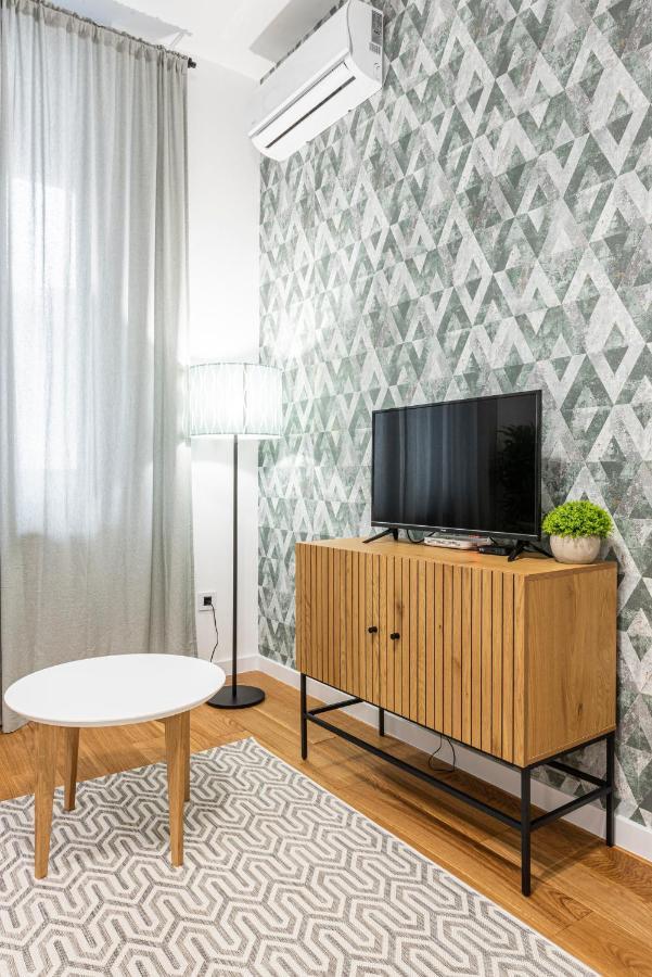 Vertigo One Bedroom Apartment-Free Private Parking Novi Sad Eksteriør billede