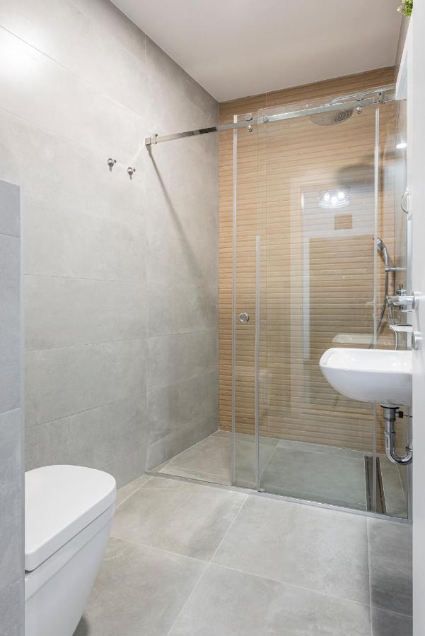 Vertigo One Bedroom Apartment-Free Private Parking Novi Sad Eksteriør billede